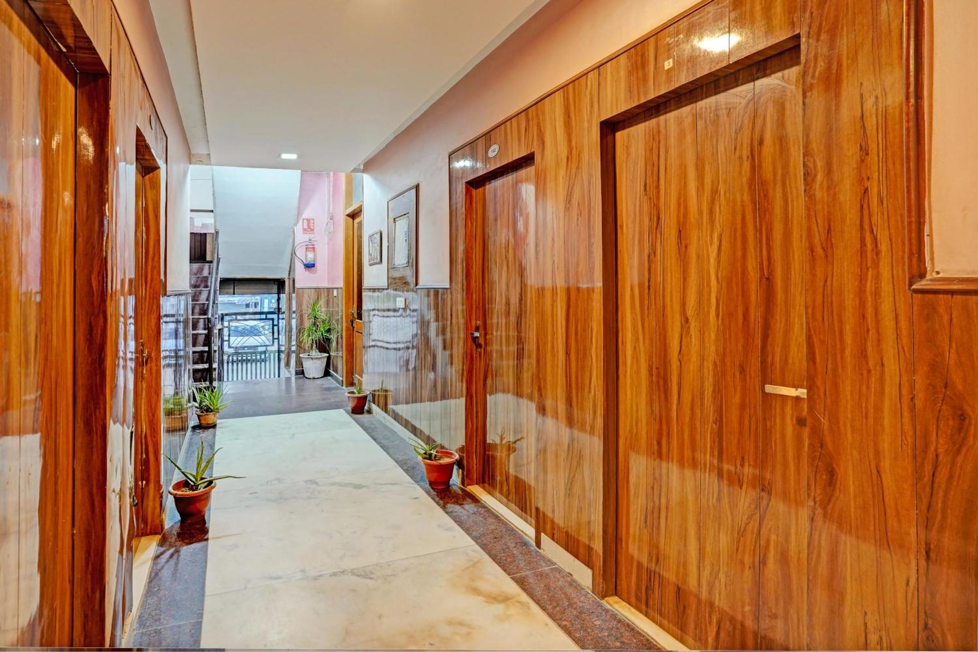 Hotel O Greno House Near Pvr Ansal Plaza Greater Noida Kültér fotó