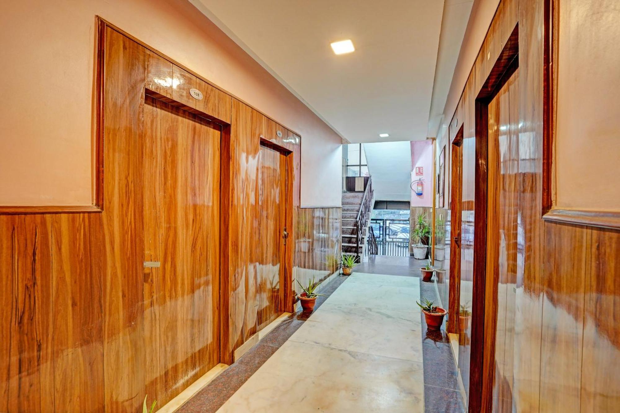 Hotel O Greno House Near Pvr Ansal Plaza Greater Noida Kültér fotó